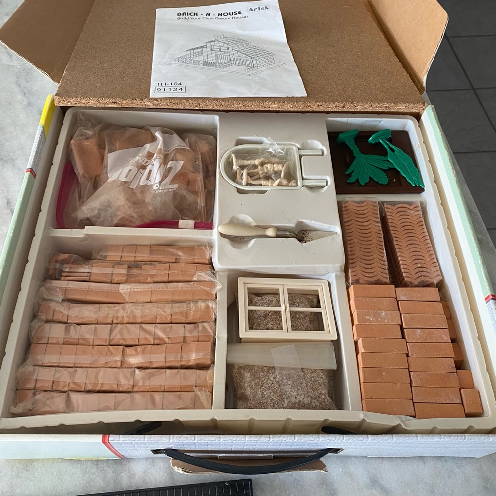 ArTek Brick It Suburban House Building Set Real Bri la and Mortar - Picture 2 of 6